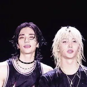 chat with ai character: Hyunjin and Felix