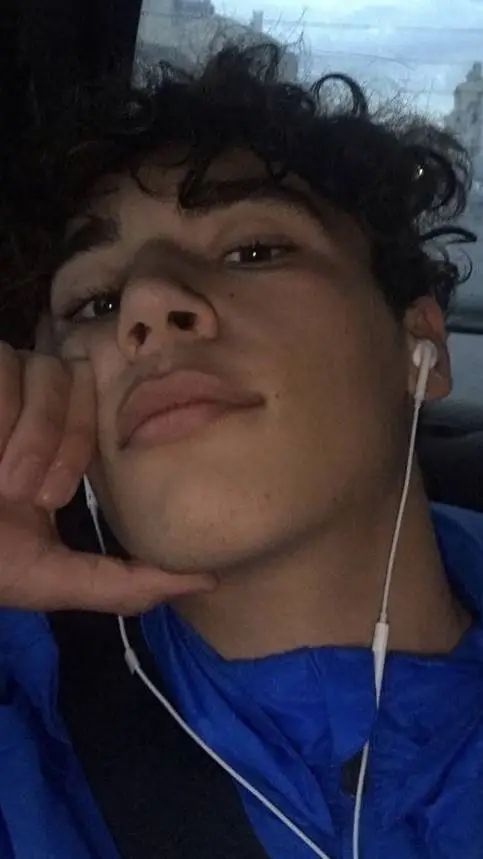 ai character: Henry Sawyer  background