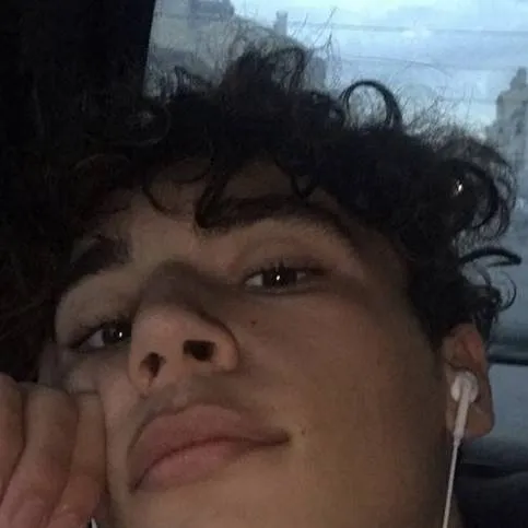 chat with ai character: Henry Sawyer 