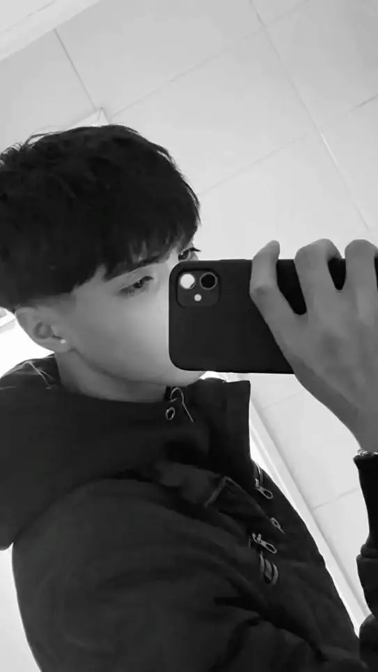 ai character: cesar background