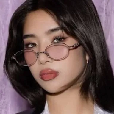 chat with ai character: SOPHIA (💜Katseye)