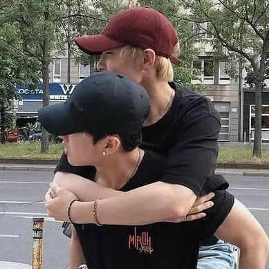 chat with ai character: Jeongbin 🔥