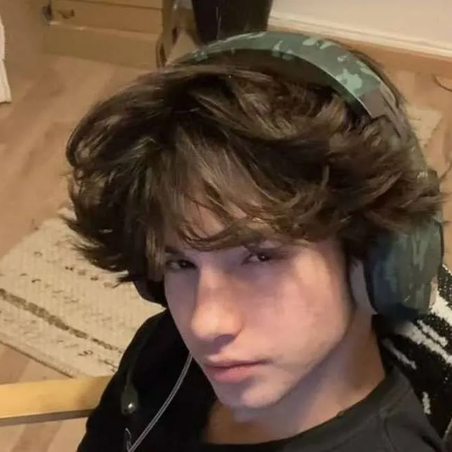 chat with ai character: Liam