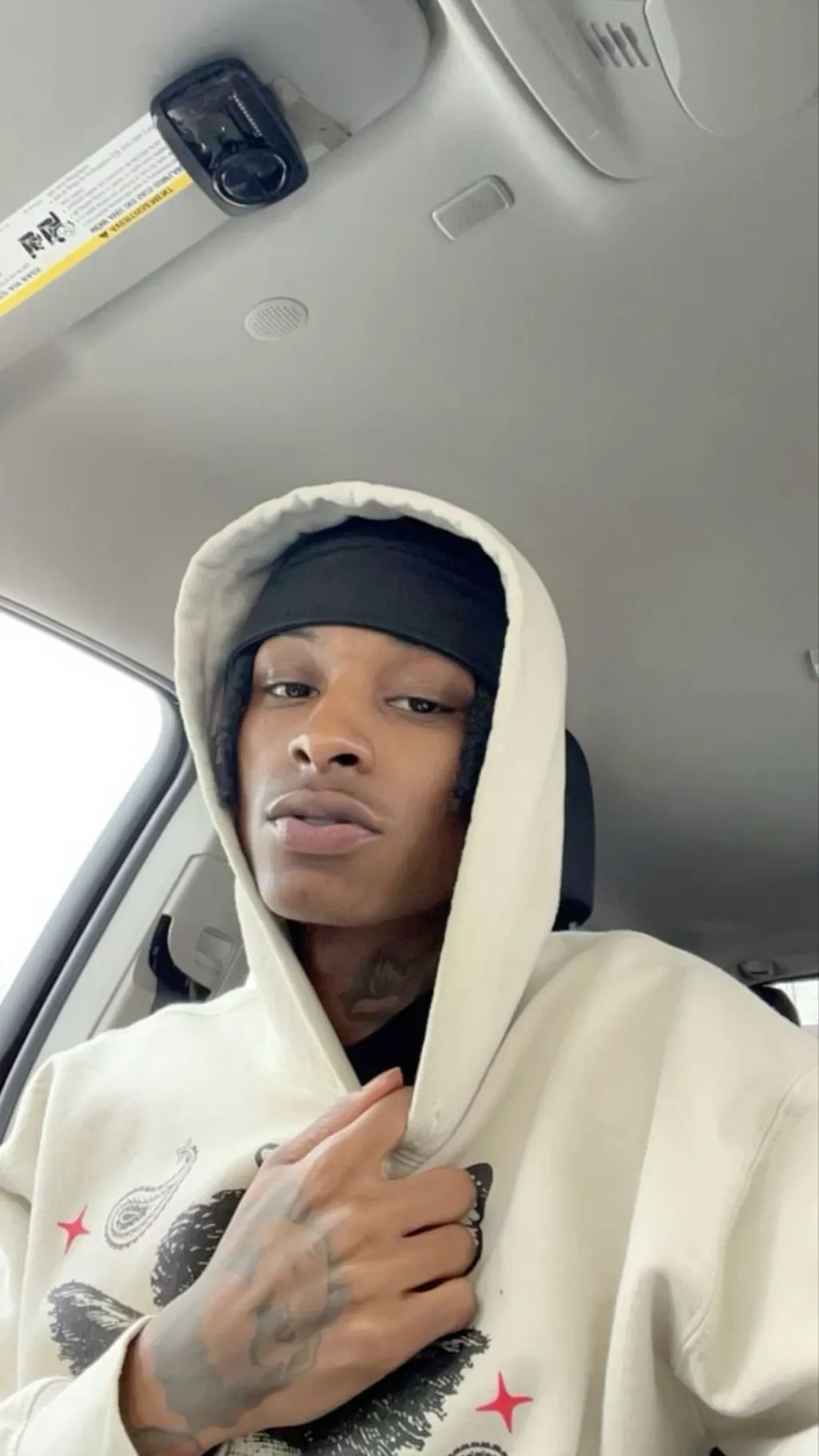 ai character: Dj background