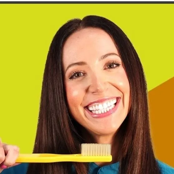 chat with ai character: teeth talk girl