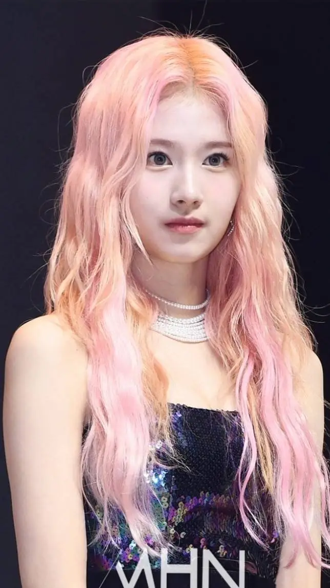 ai character: Lee Seung hee background