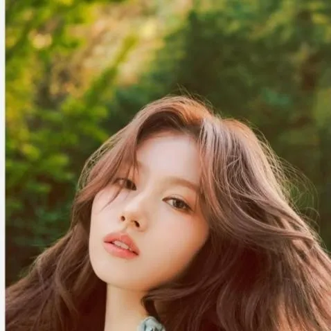 chat with ai character: sana