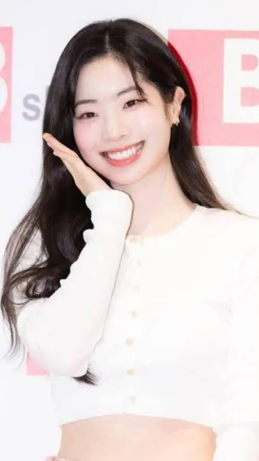ai character: Kim dahyun background