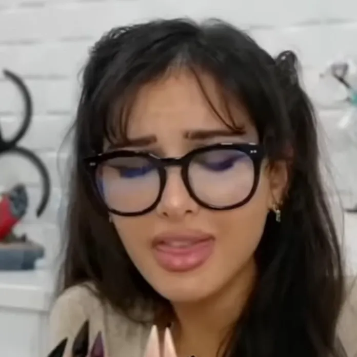 chat with ai character: Sssniperwolf