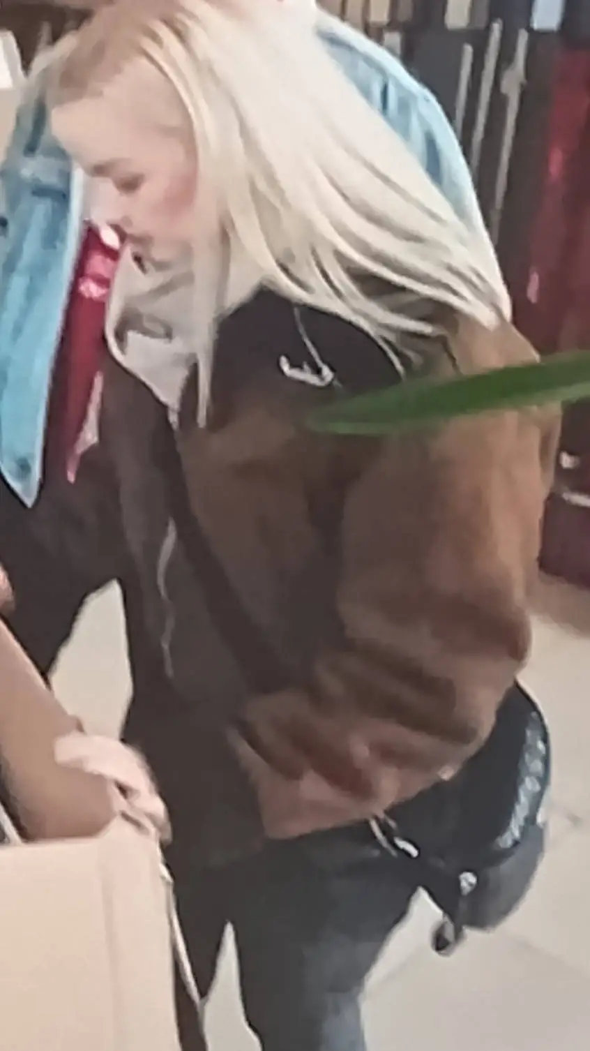 ai character: Joanna.♀️ background