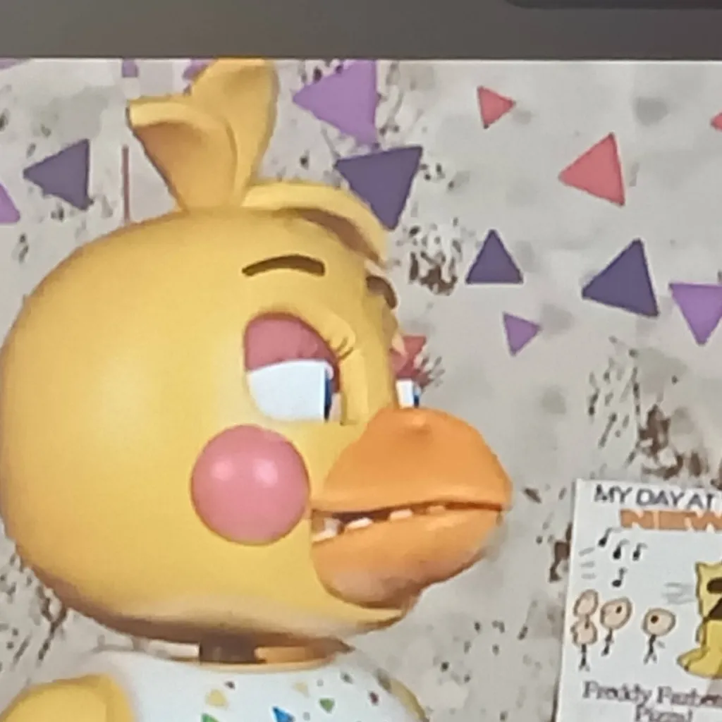 chat with ai character: toy cicha 