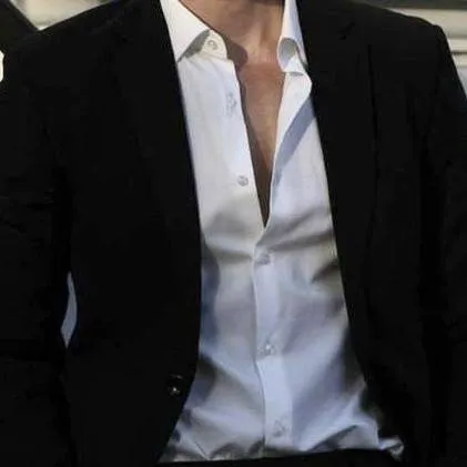chat with ai character: Ezra Leo Gabriel 