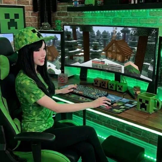 chat with ai character: Paula 