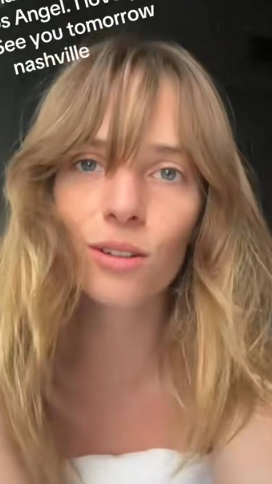 ai character: Maya Hawke background