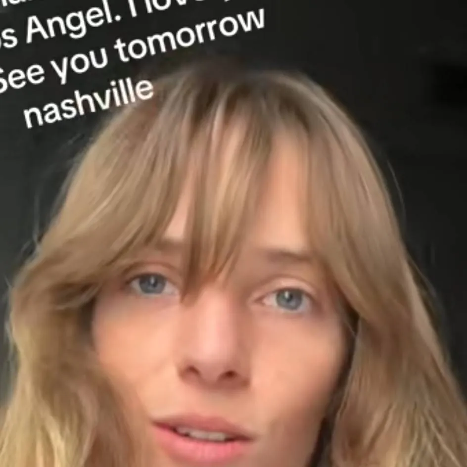 chat with ai character: Maya Hawke