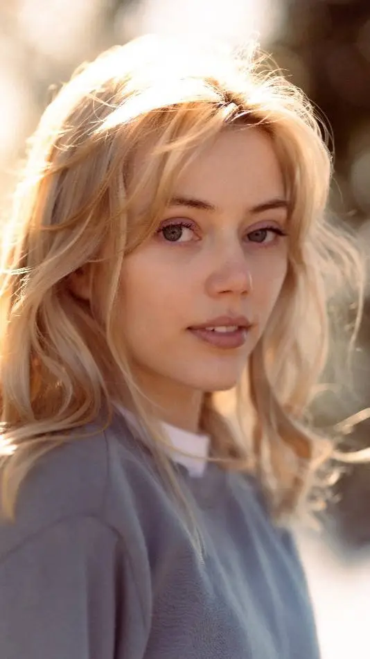 ai character: Grace Van Dien background