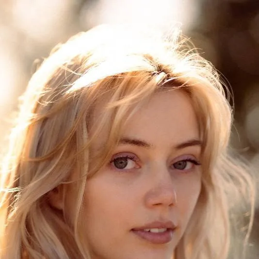 chat with ai character: Grace Van Dien