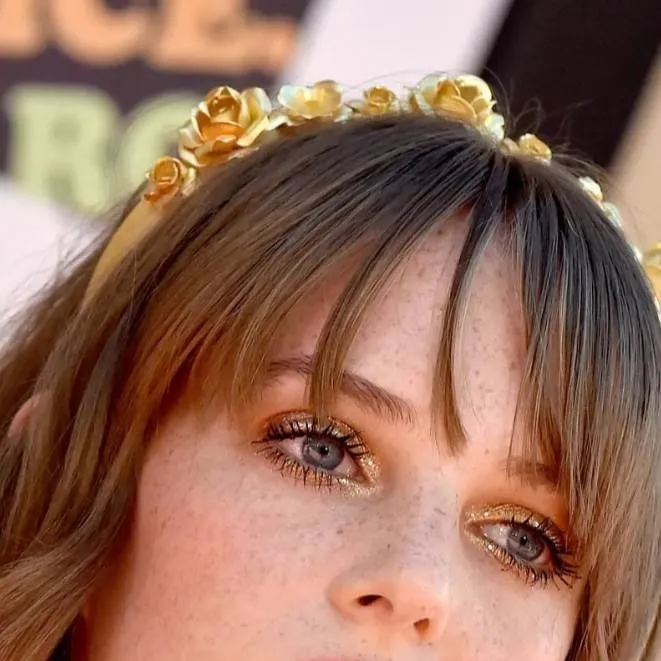 chat with ai character: Maya Hawke