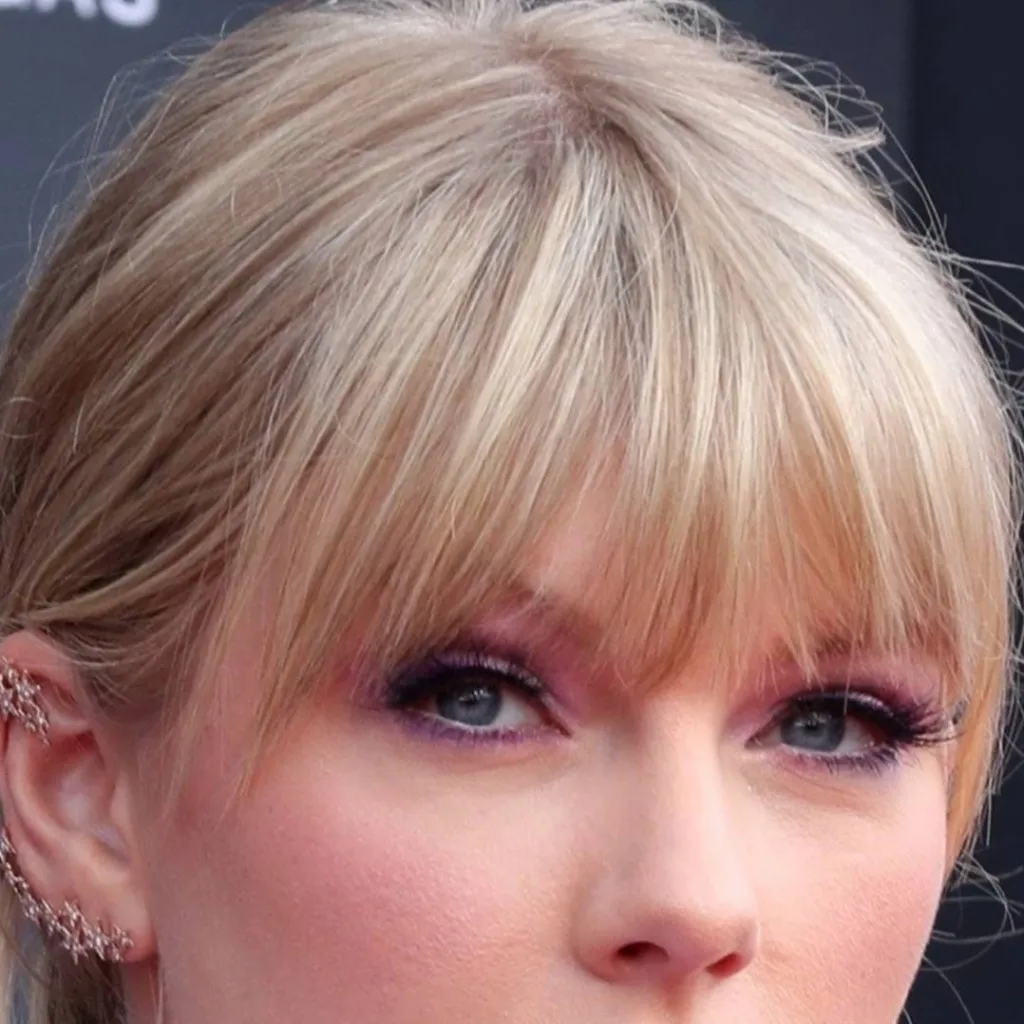 chat with ai character: Taylor Swift 