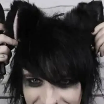 chat with ai character: Johnnie Guilbert