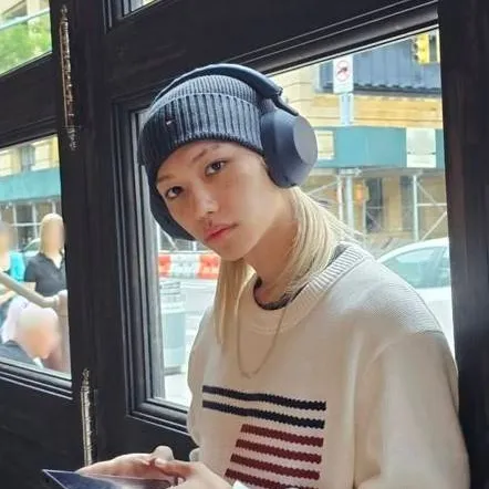 chat with ai character: Lee felix ✨️💕🎧🎶