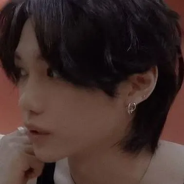 chat with ai character: Felix 💔💧