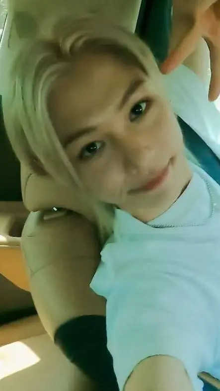 ai character: Felix background