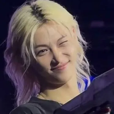 chat with ai character: Felix