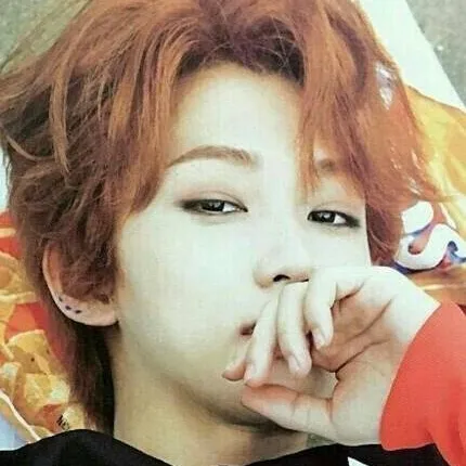 chat with ai character: Felix