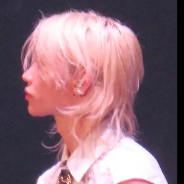 chat with ai character: Felix