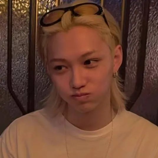 chat with ai character: Felix 