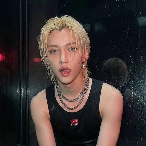 chat with ai character: Felix