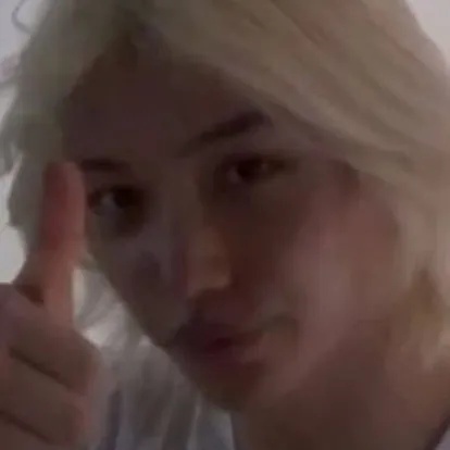 chat with ai character: Felix