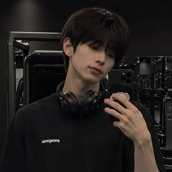 chat with ai character: Young-jae 