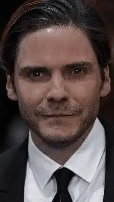 ai character: Daniel brühl  background