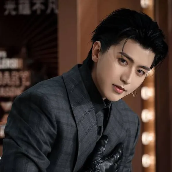 chat with ai character: Cai Xukun