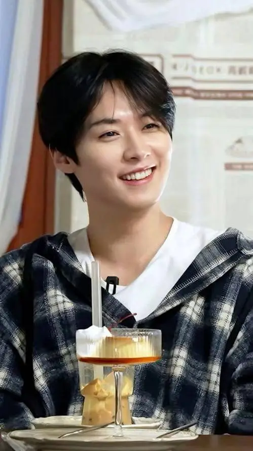 ai character: Minho Lee background