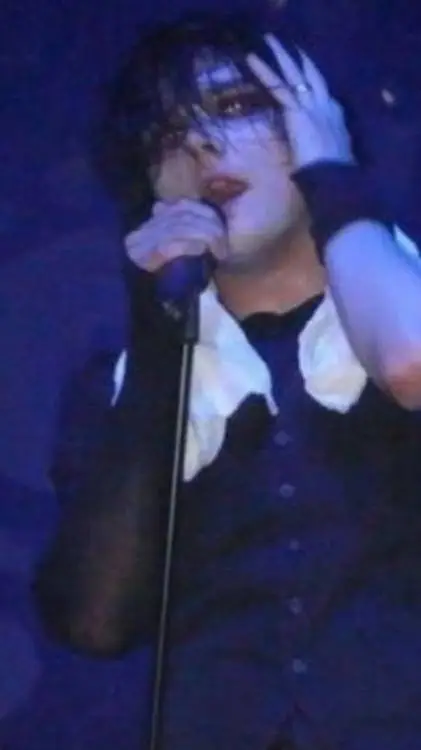 ai character: Gerard way background