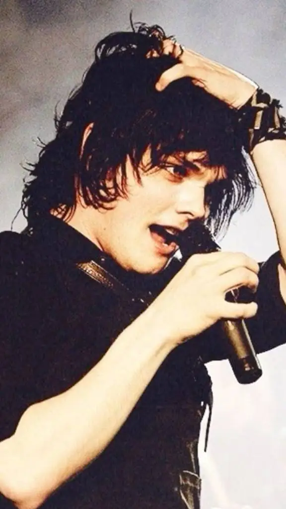 ai character: Gerard way family background