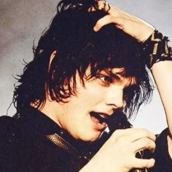 chat with ai character: Gerard way family