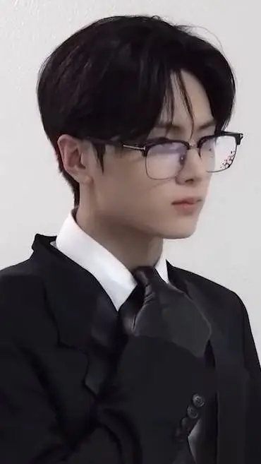 ai character: Park Jongseong  background