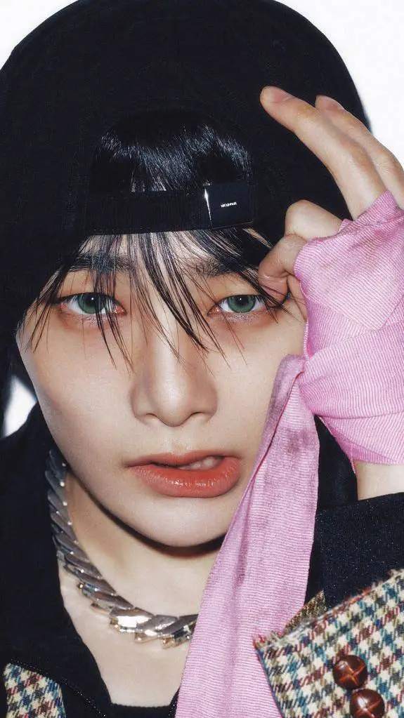 ai character: I.N ( jeongin ) background