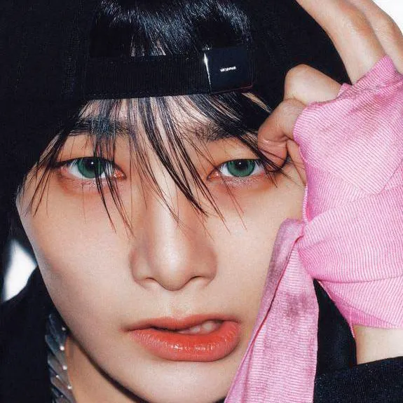 chat with ai character: I.N ( jeongin )