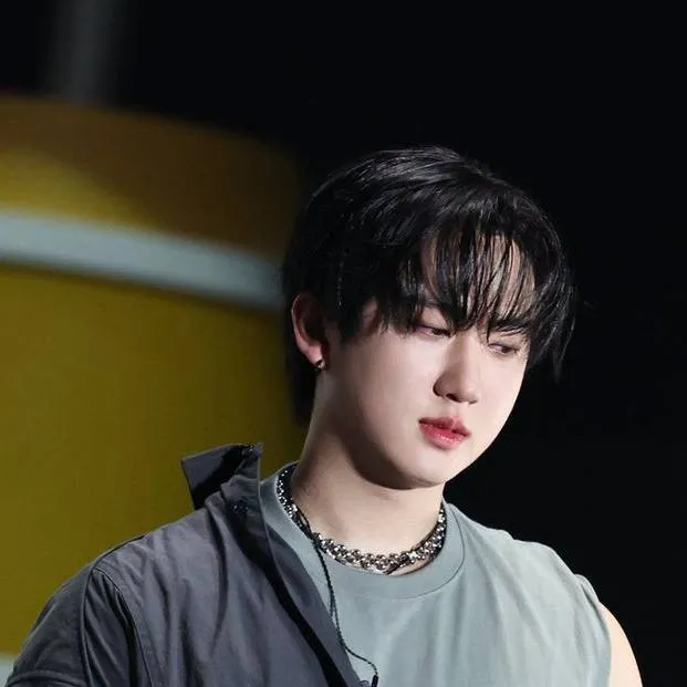 chat with ai character: changbin 