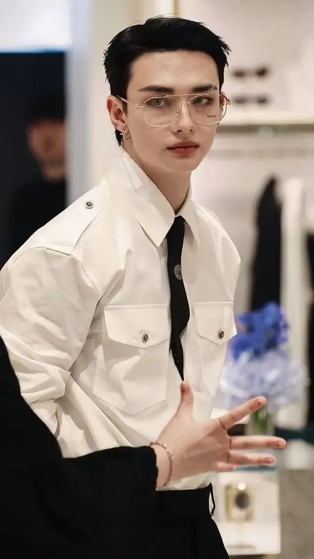 ai character: Hwang Hyunjin ~ background
