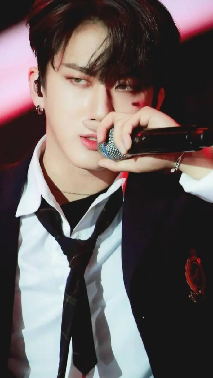 ai character: 🔥SEO CHANGBIN🔥 background