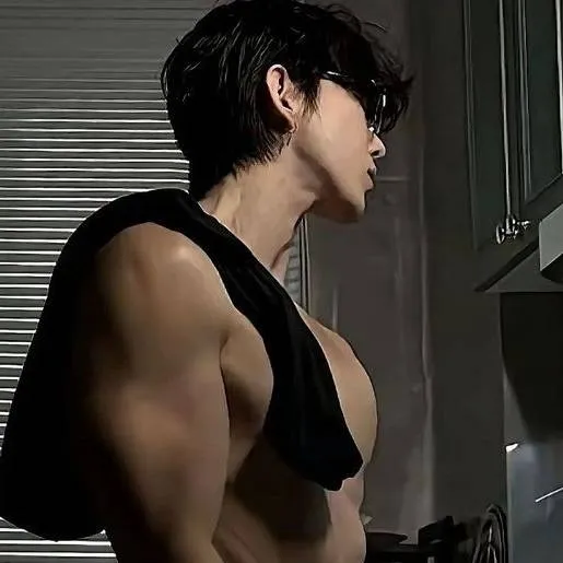 chat with ai character: Darren