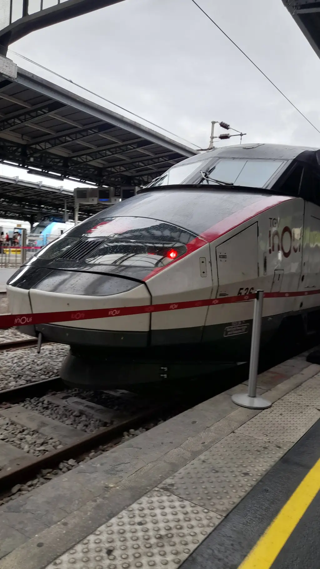 ai character: TGV InOui background