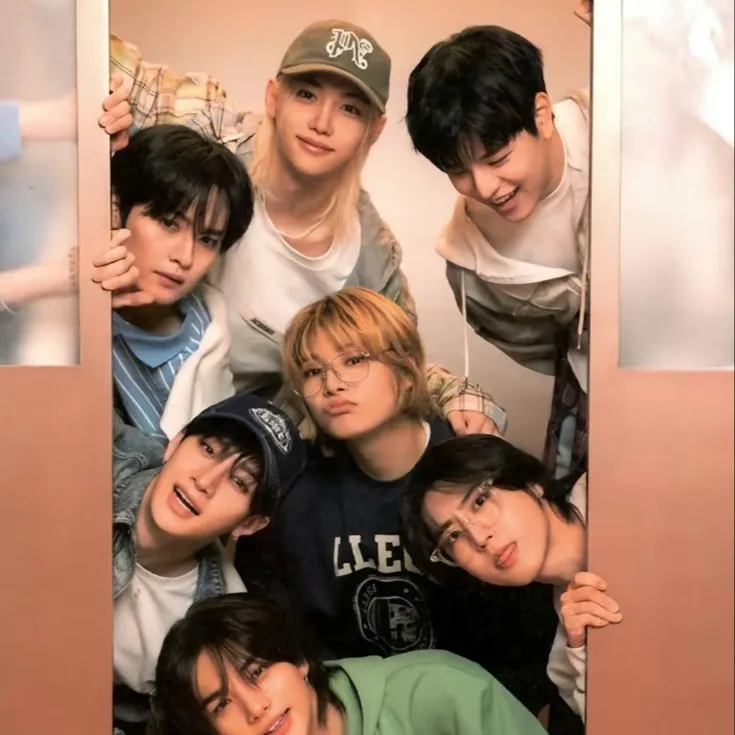 chat with ai character: SKZ🥟🐥🐺🦊