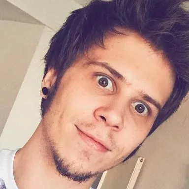chat with ai character: Rubius
